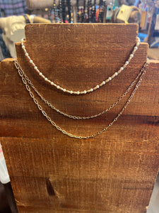 Small Pearl Layer Necklace