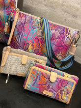 Load image into Gallery viewer, The Steph Downtown Crossbody
