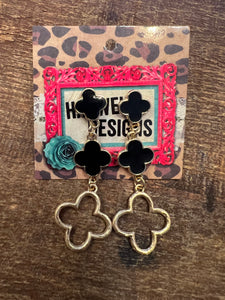 The Clover Dangle Earring