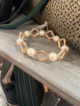 Load image into Gallery viewer, The Clover Pearl Stretch Bracelet
